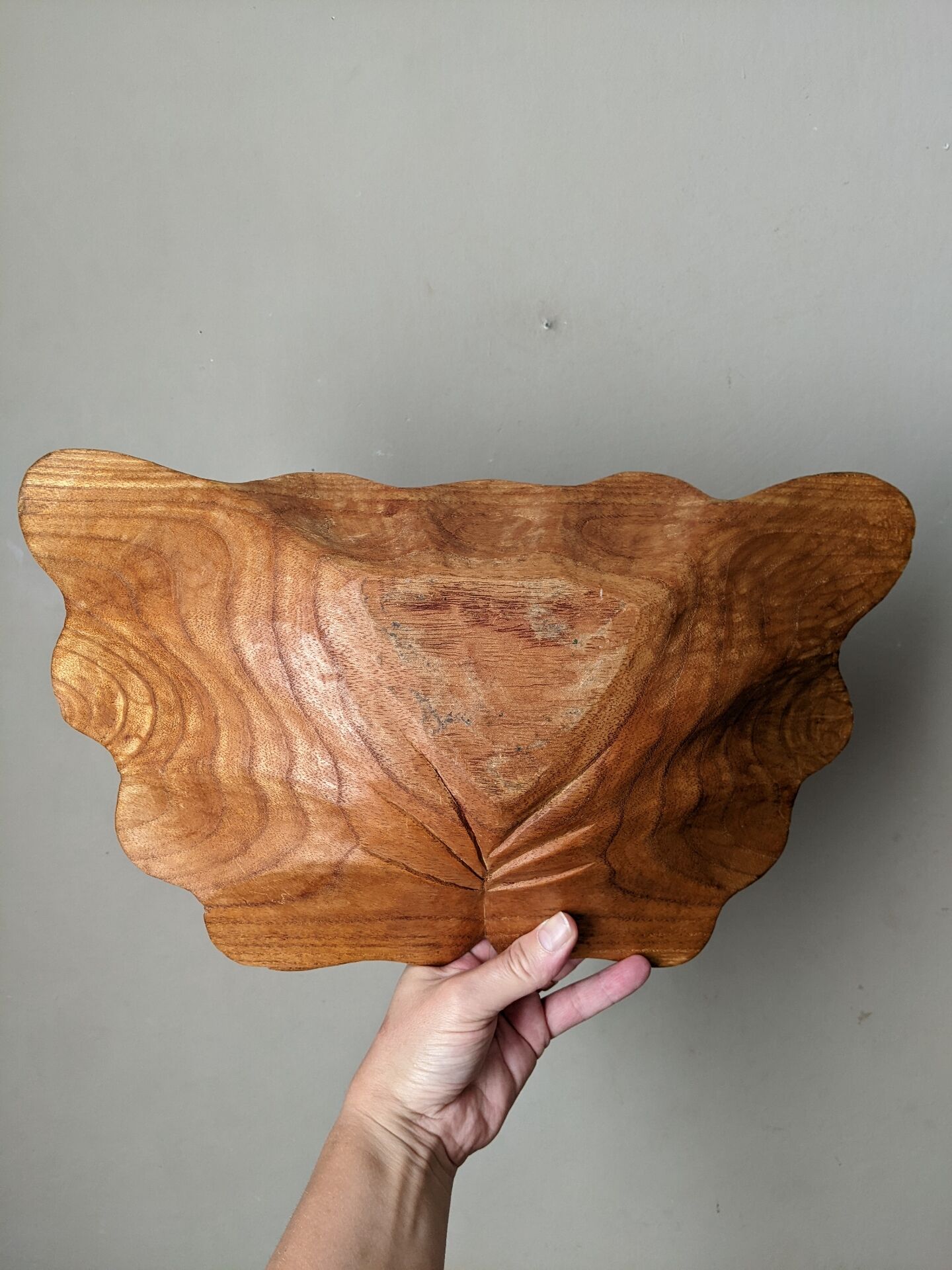Vide poche coquillage en bois sculpté