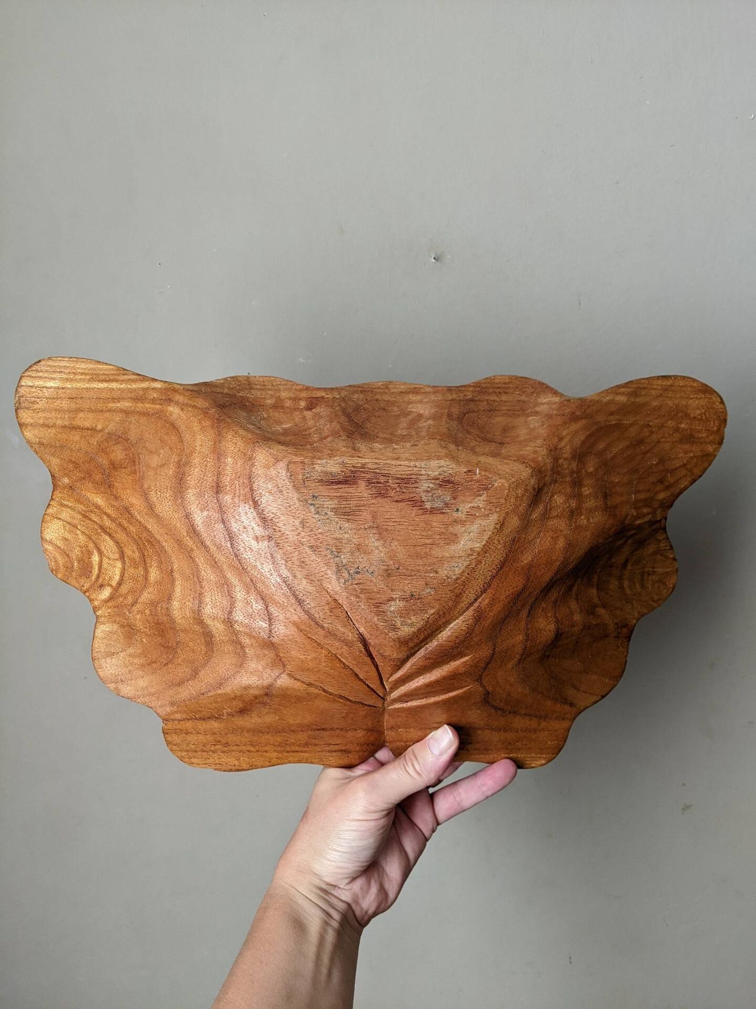 Vide poche coquillage en bois sculpté