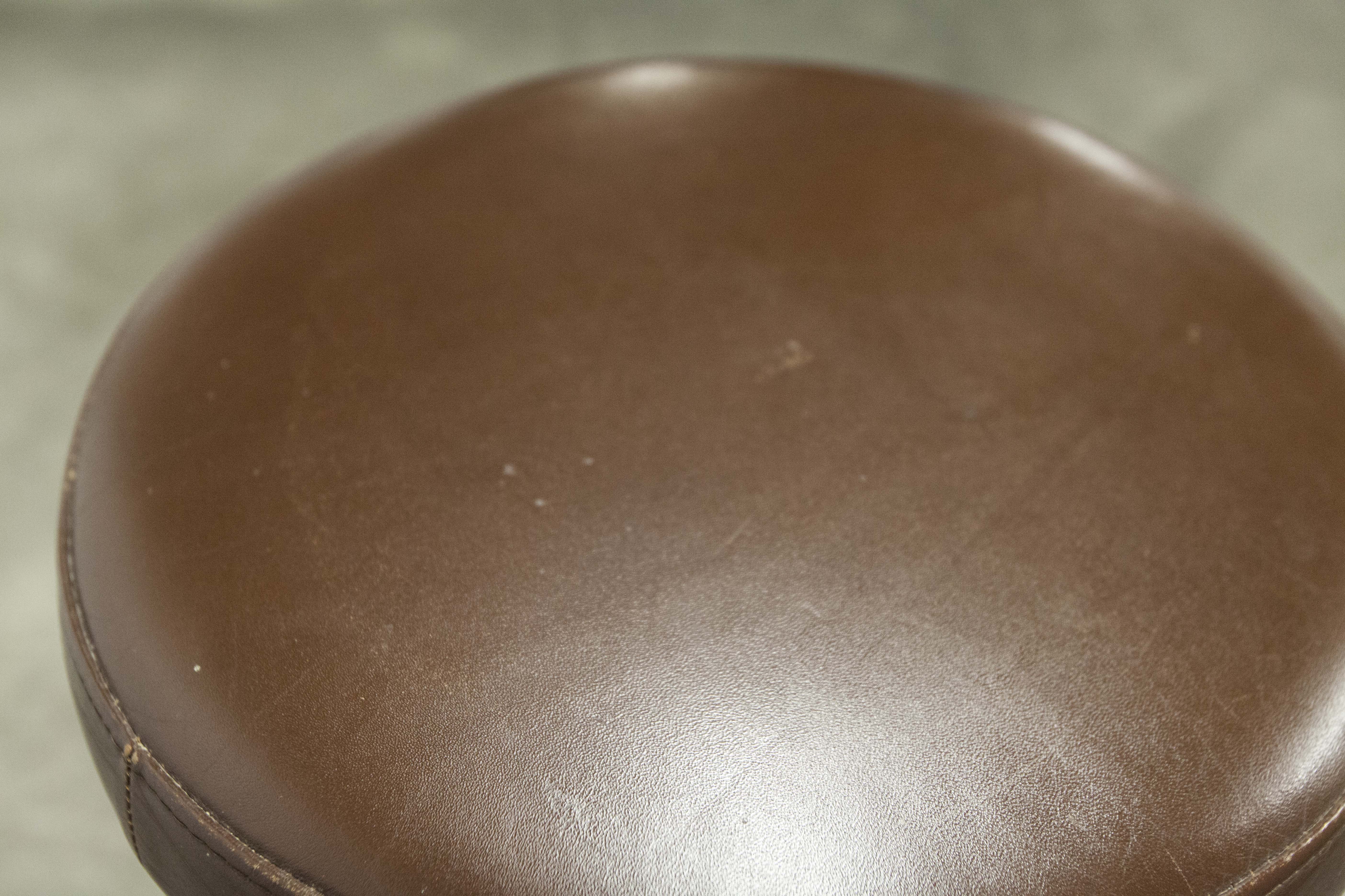 Pair bar stools Hindermann Wellereau