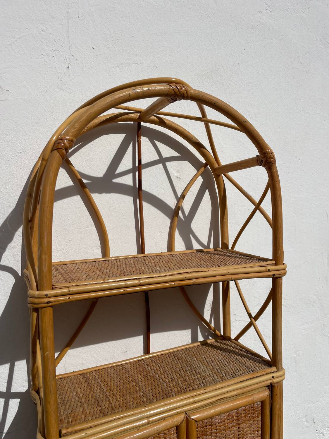 Vintage wall shelf in rattan and caning — 70s bohemian spirit