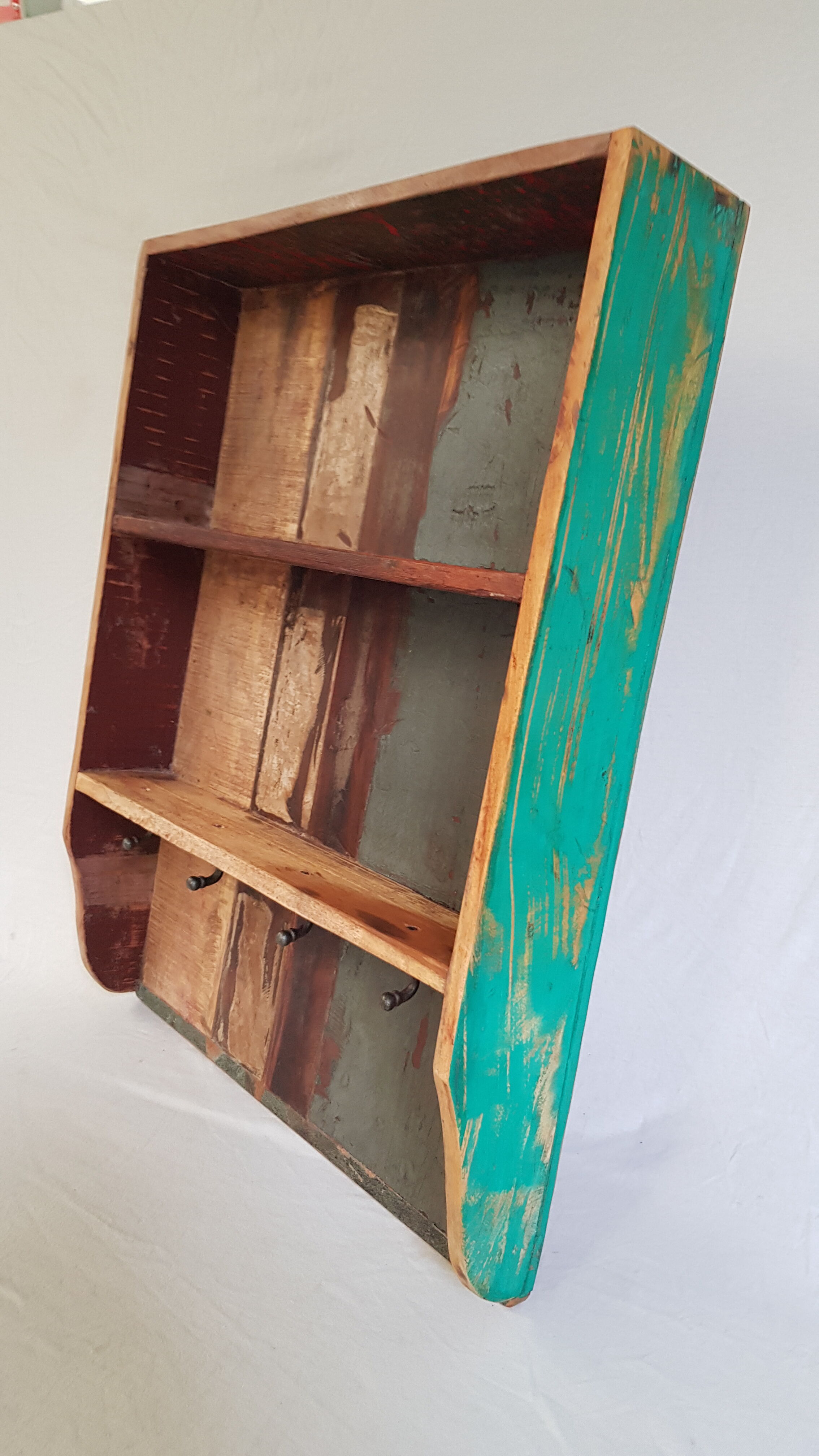 Wall shelf 3 shelves + 4 hooks cast iron in polychrome wood