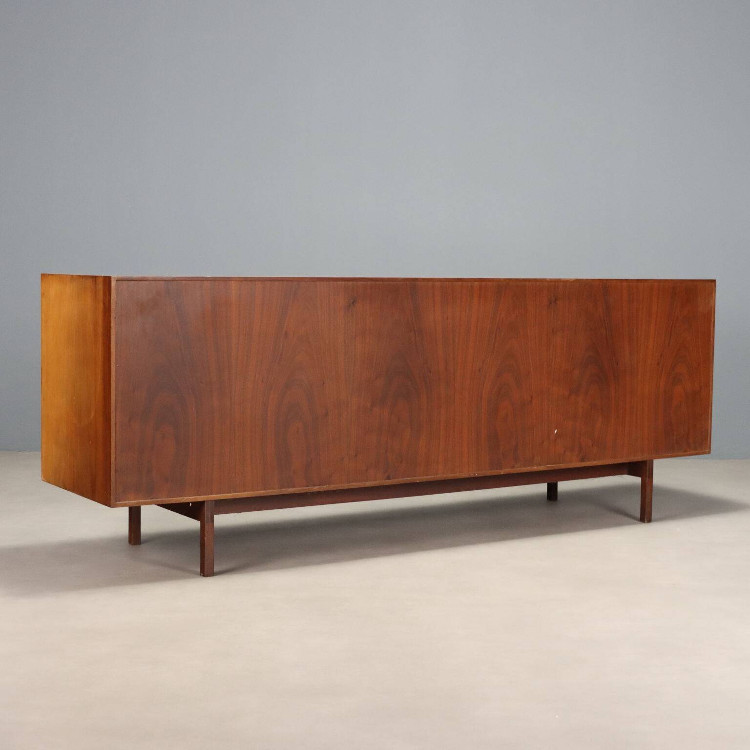 Vintage low sideboard in walnut veneer, Italian design, 1960s original