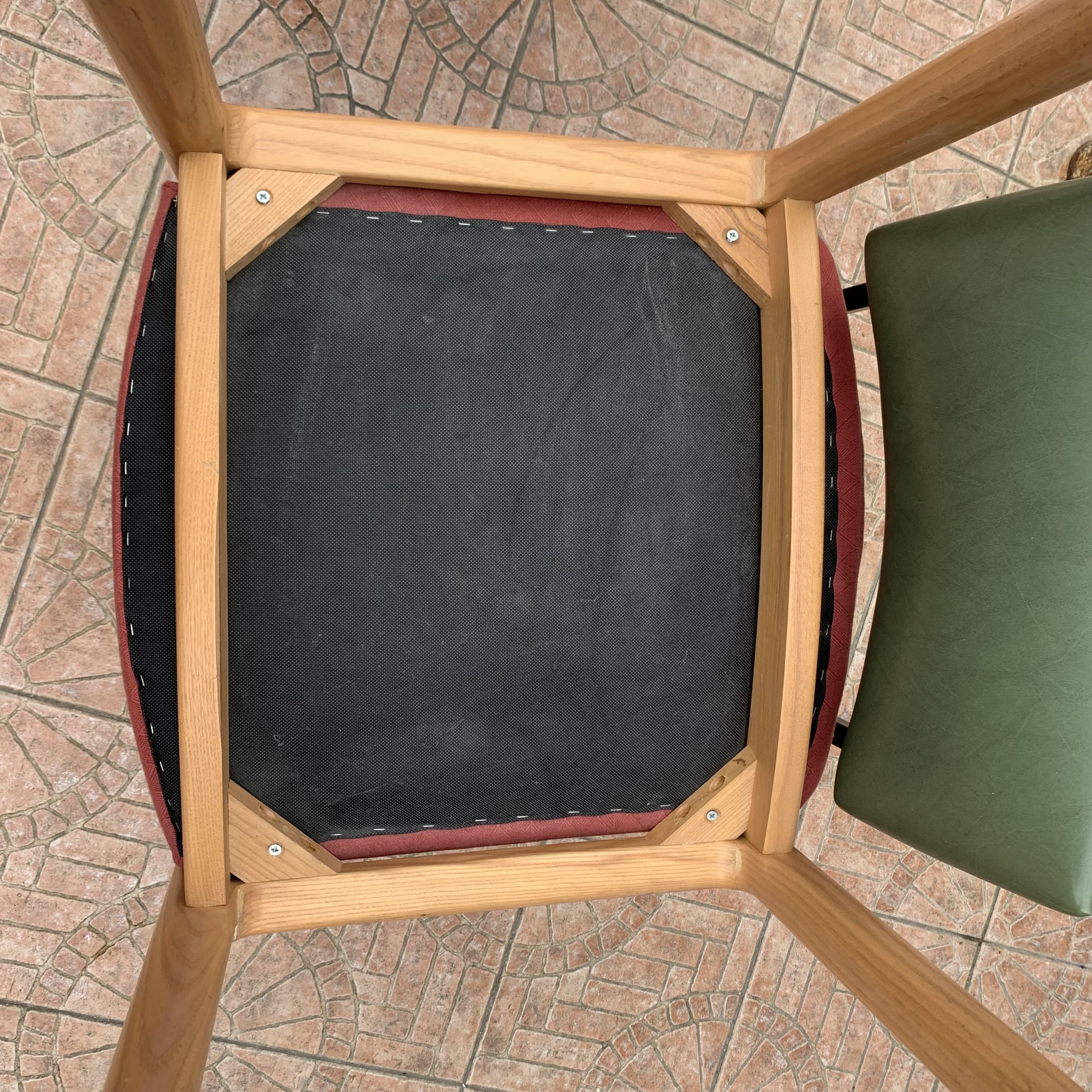 Powder pink armchair - light wood