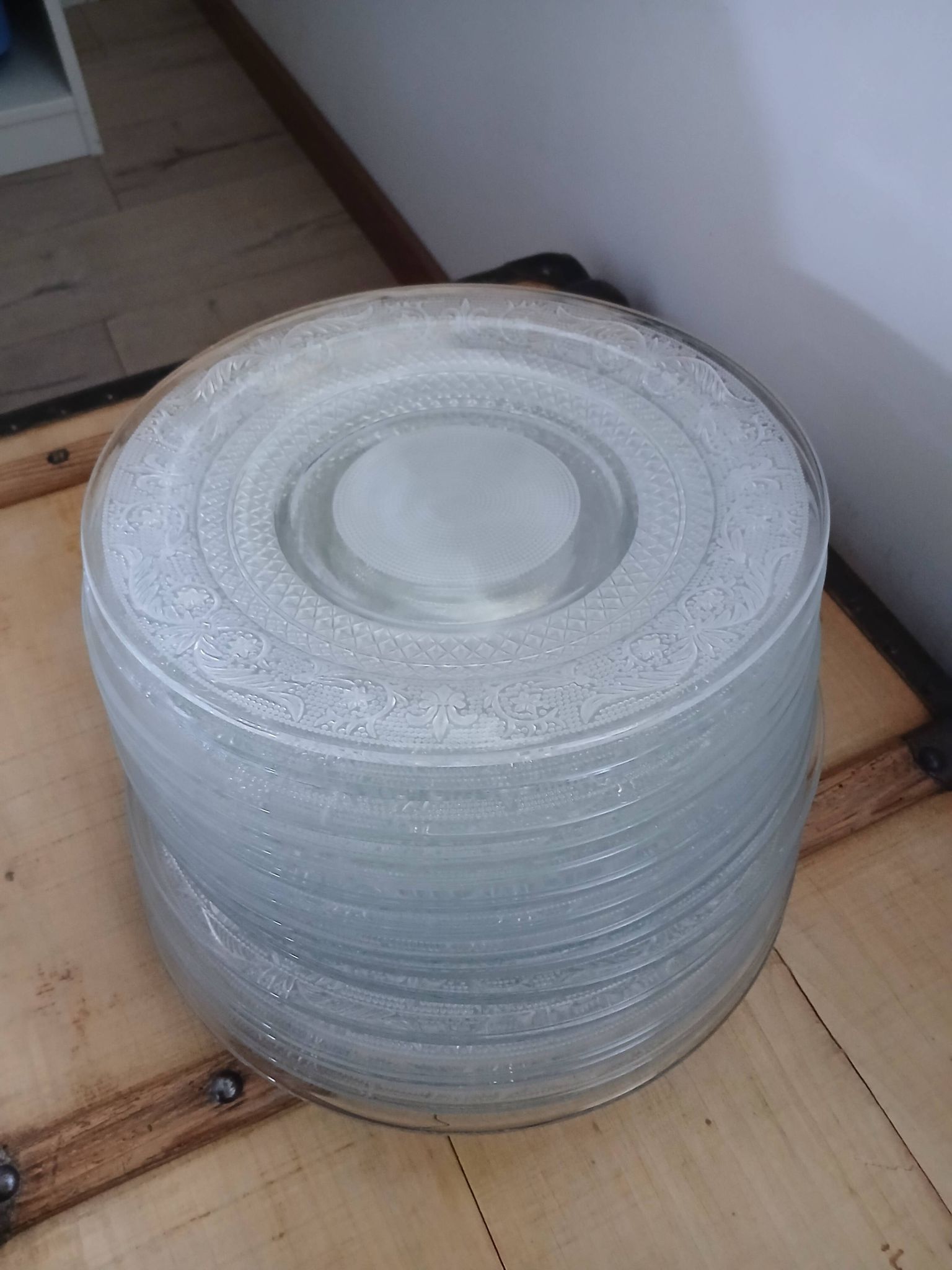 15 assiettes plates vintages années 70/80
