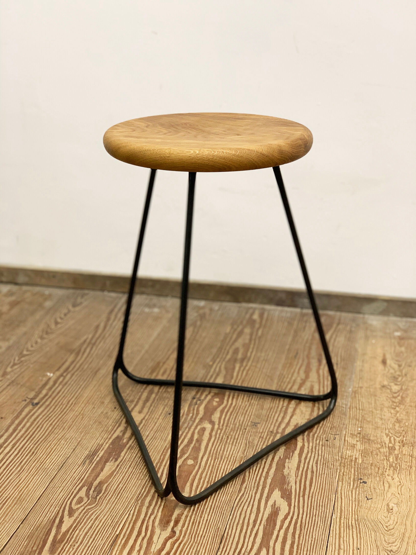 Bar stool in steel and oak