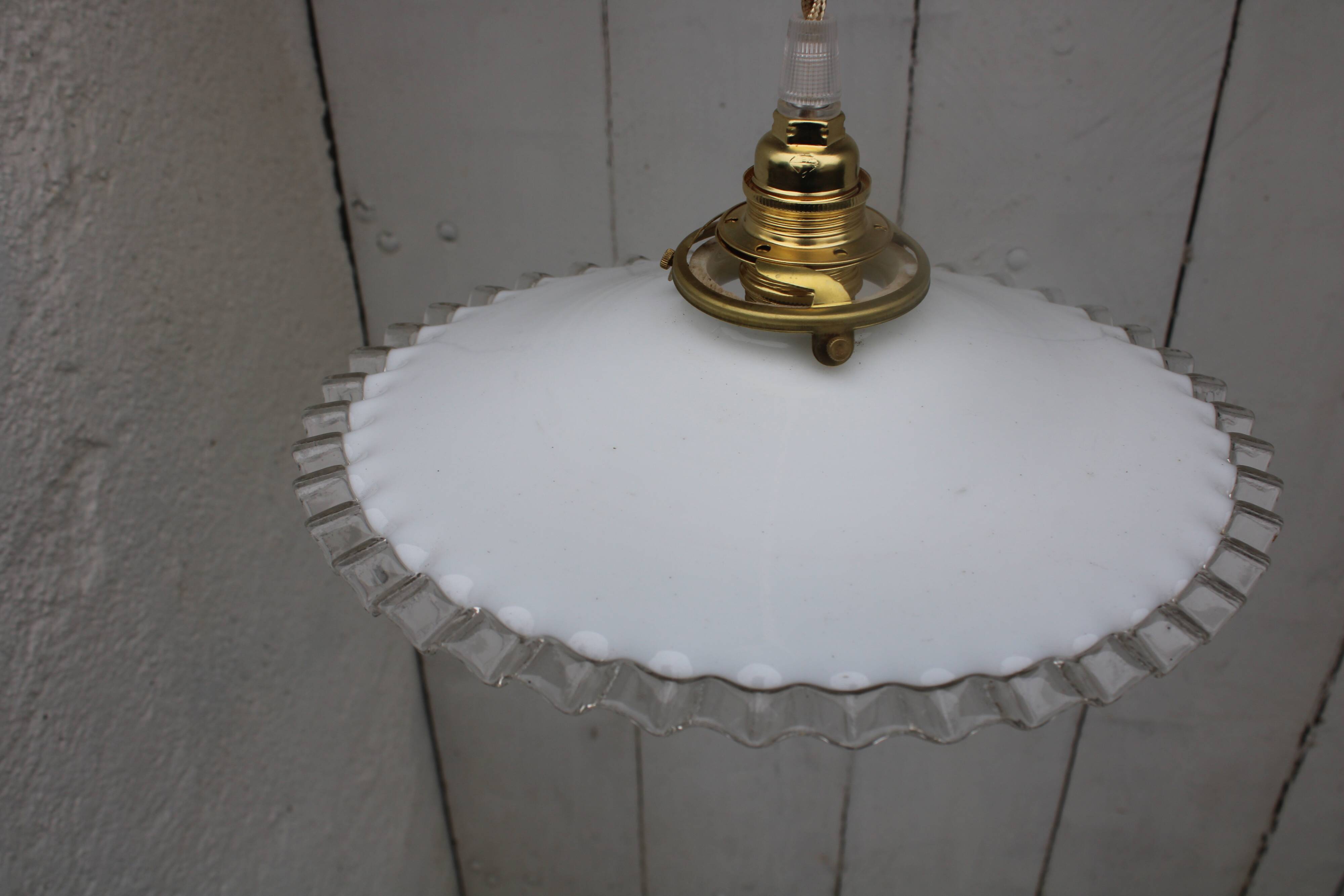 White toothed opaline hanging lamp