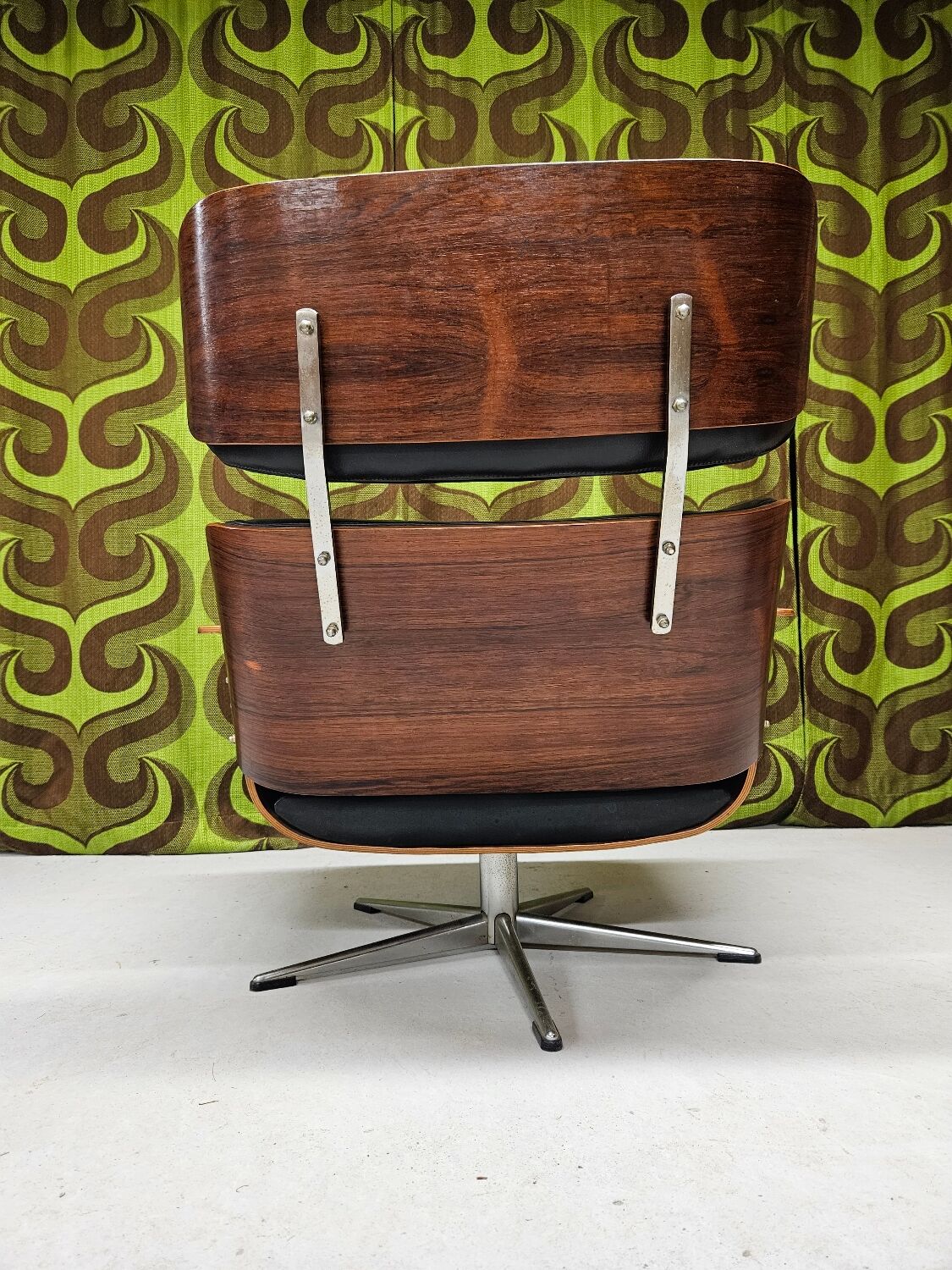 Fauteuil lounge cuir noir 1970 vintage
