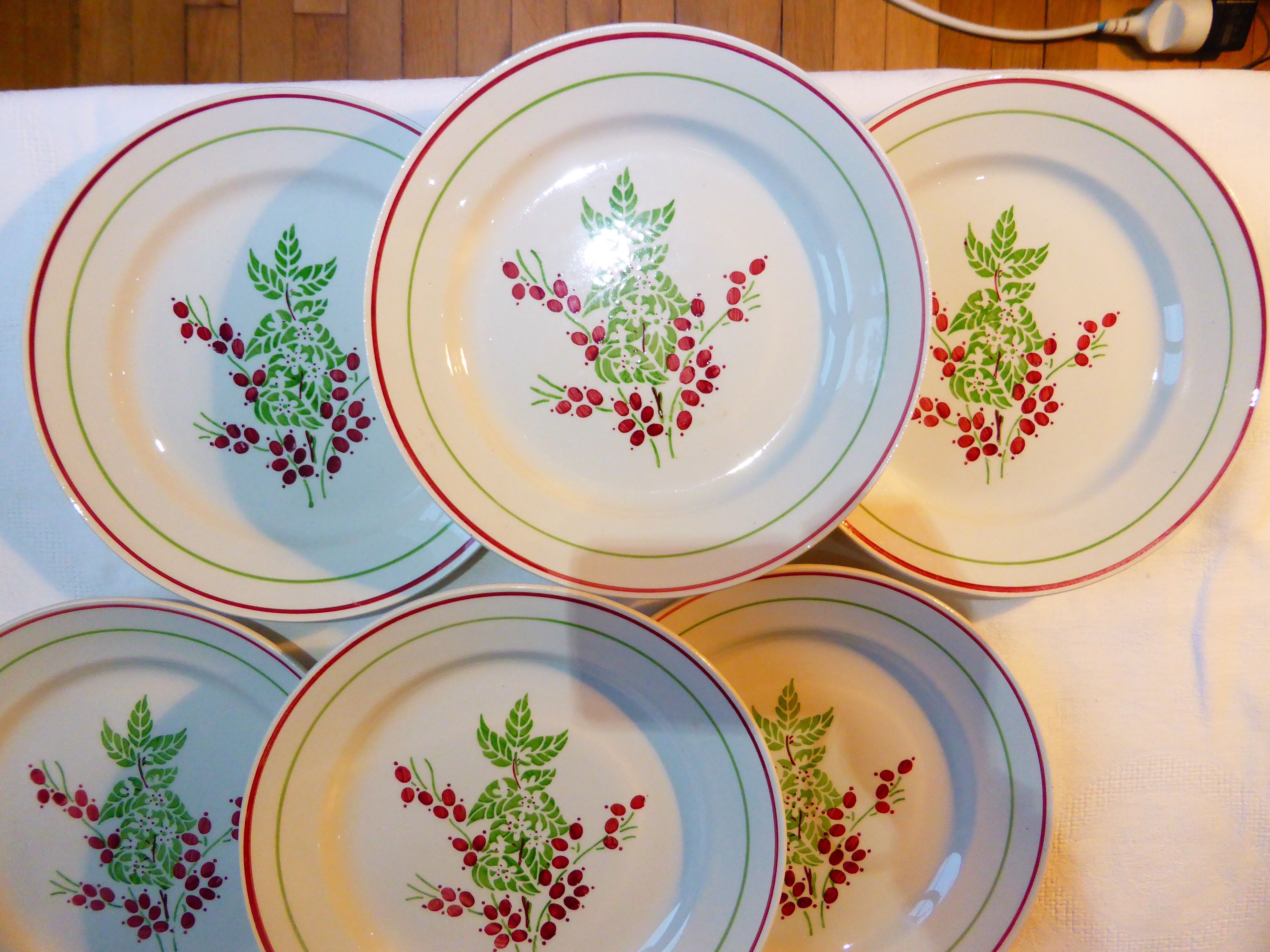 Set of 6 vintage porcelain flat plates
