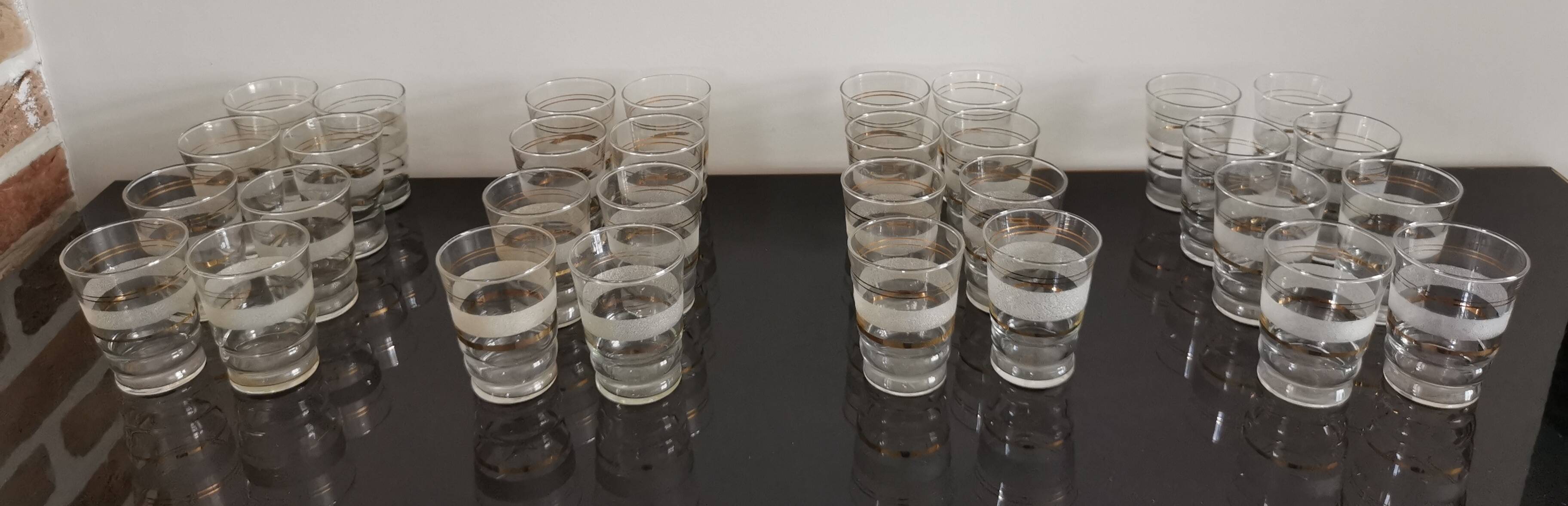 8 glasses with white granite band and gold edging from the 1950s