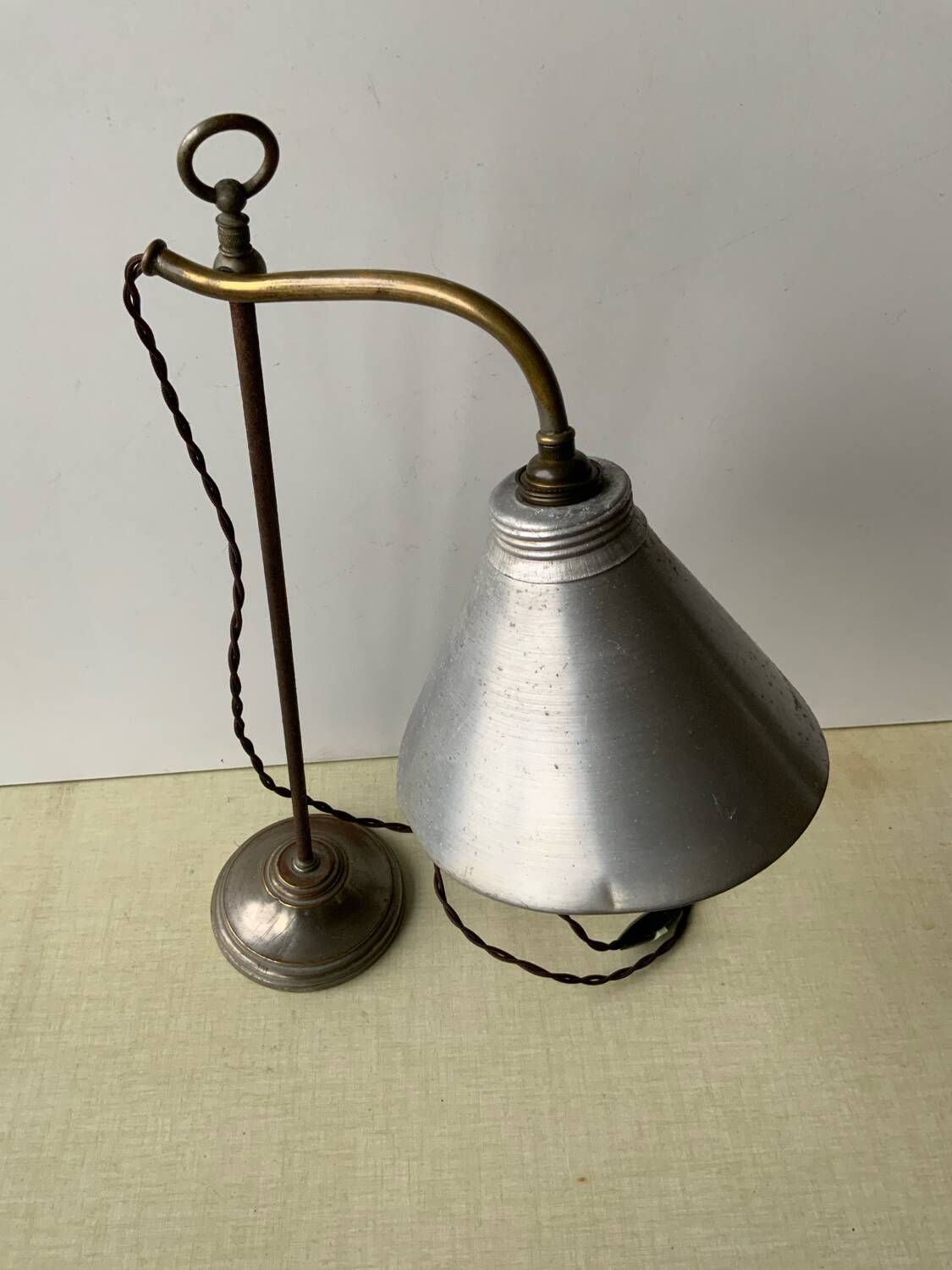 Desk lamp