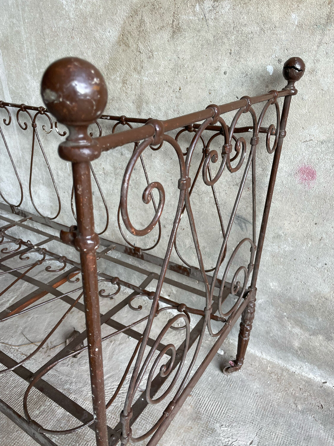 Evolutionary baby cot