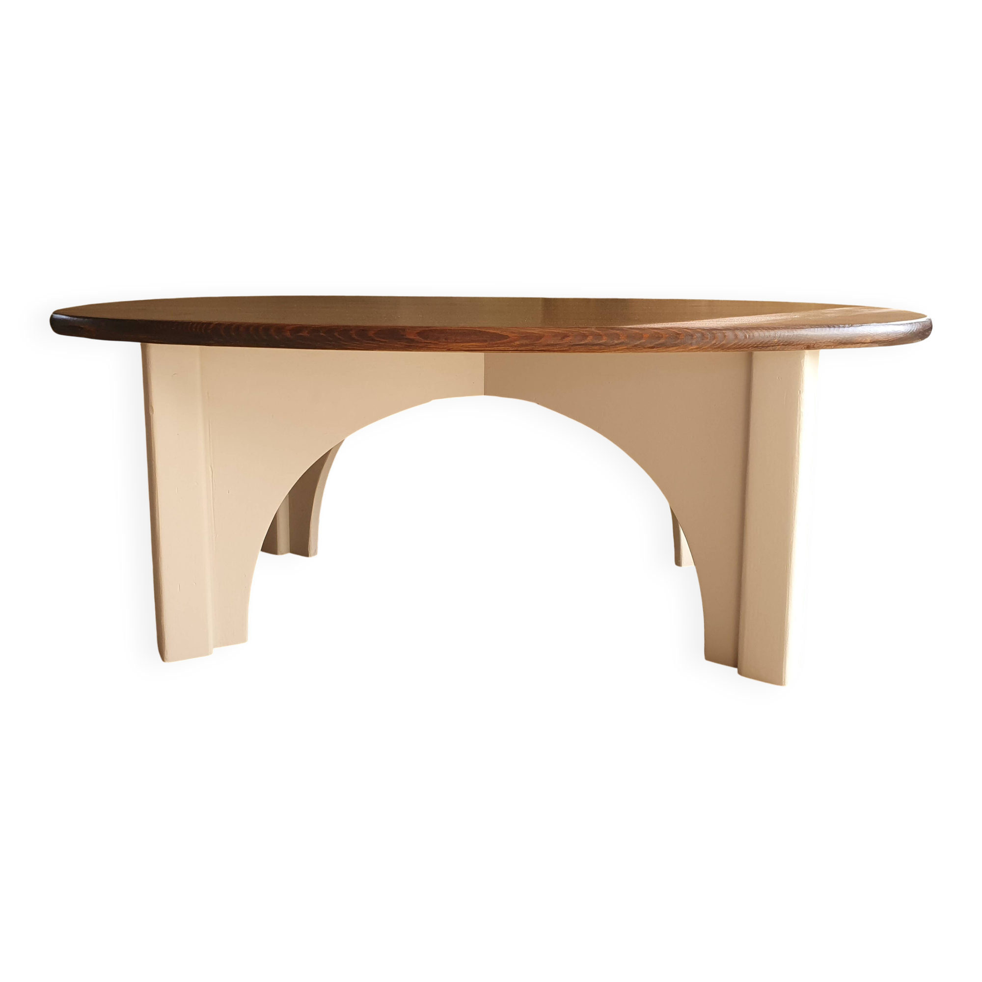 Oval coffee table