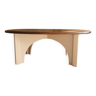 Oval coffee table