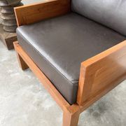 Fauteuil moderniste bois exotique et cuir