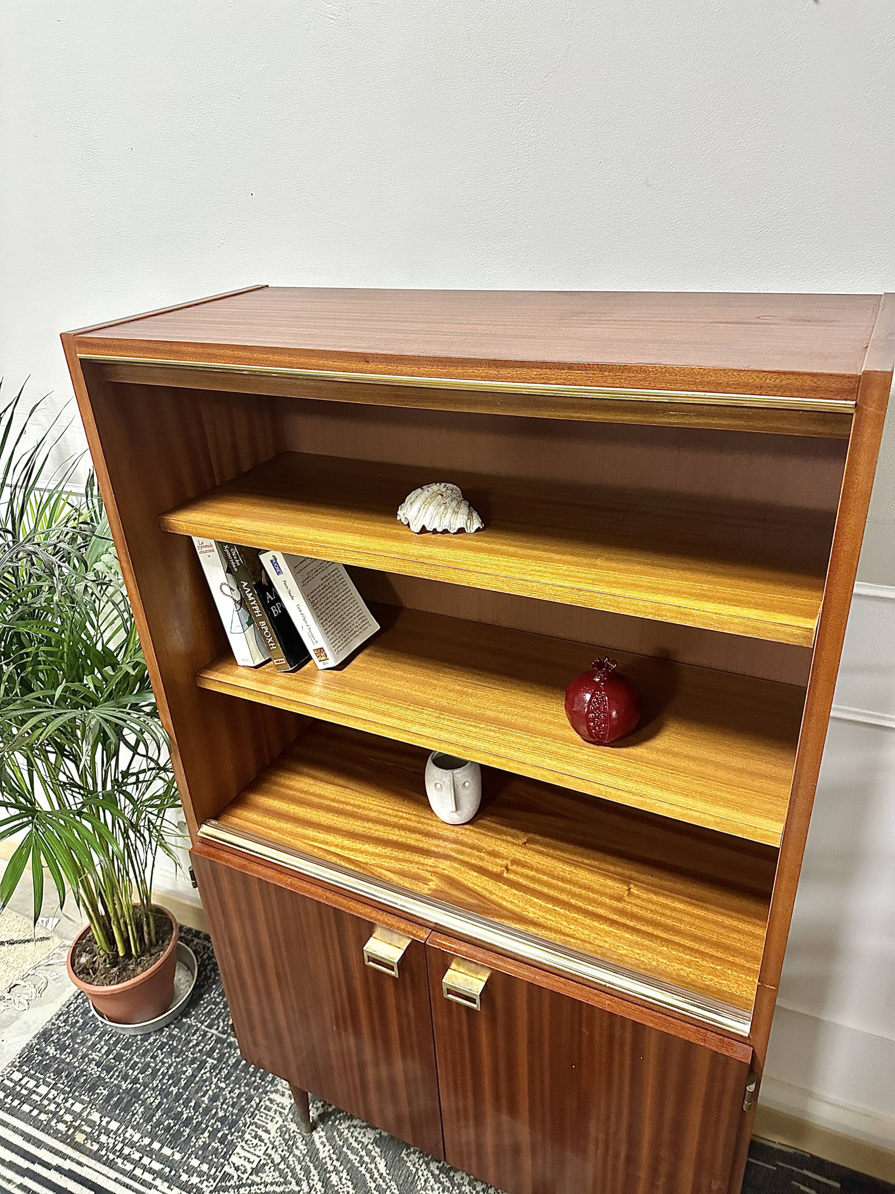 Vintage bookcase / showcase