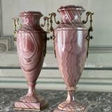 Pair of urns in pink marble and gilt bronze