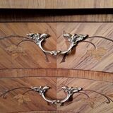 Table de chevet "rognon" en marqueterie style Louis XV