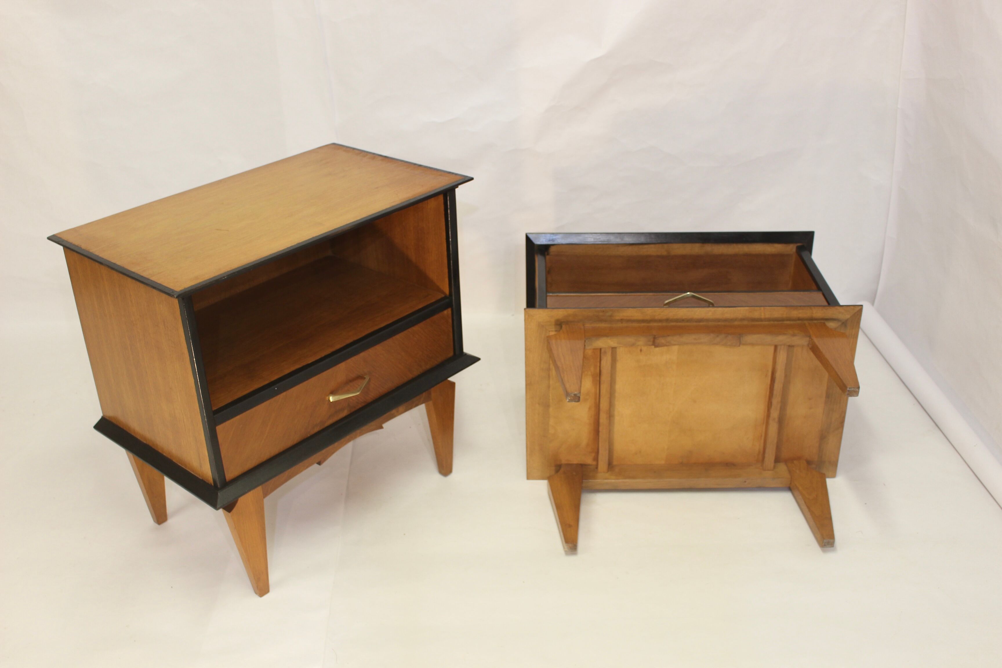 Pair of vintage bedside tables in oak veneer, 1960