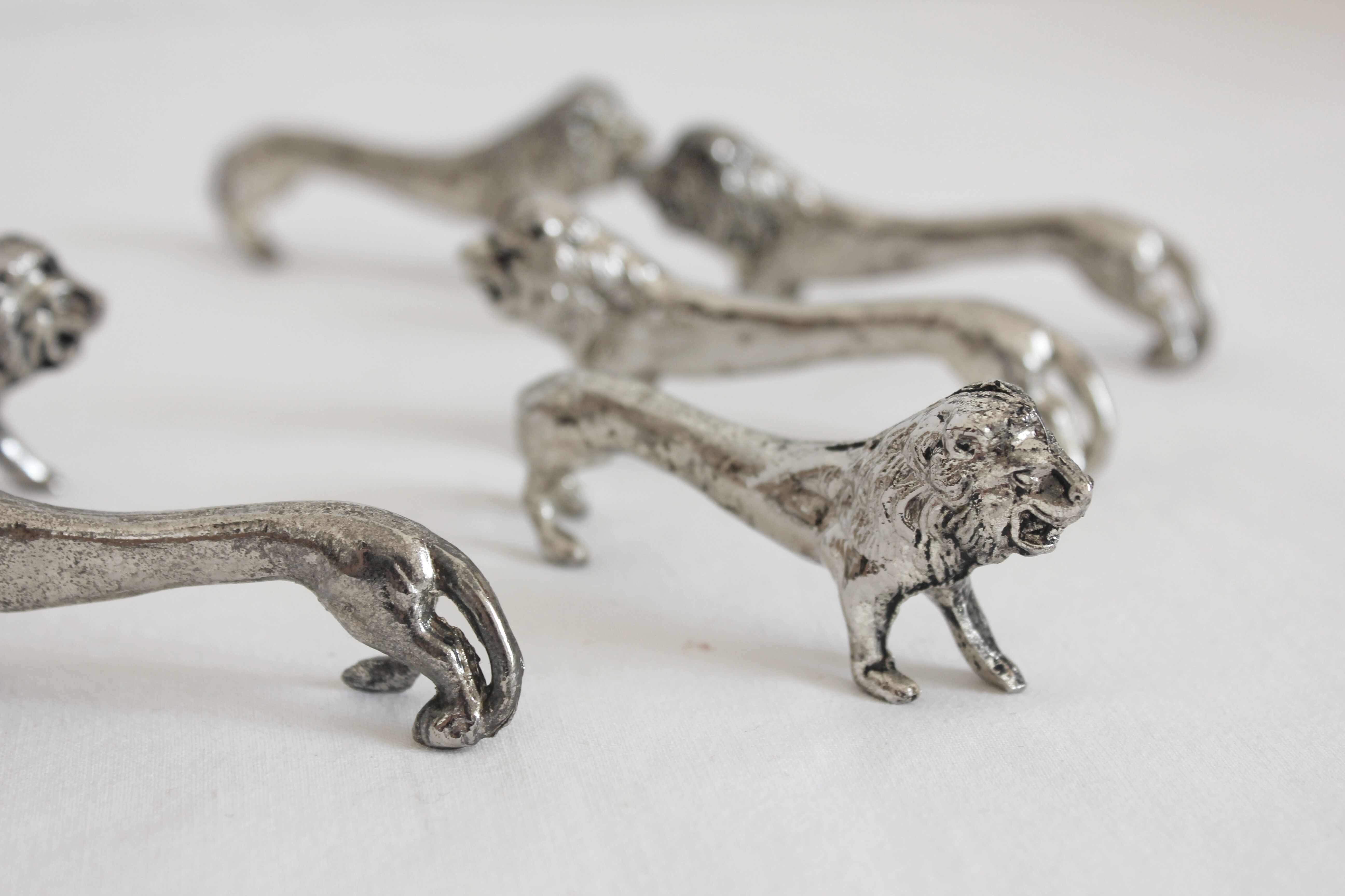 6 vintage lion silver metal knife rests
