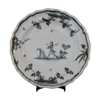 Assiette en faïence de Moustiers