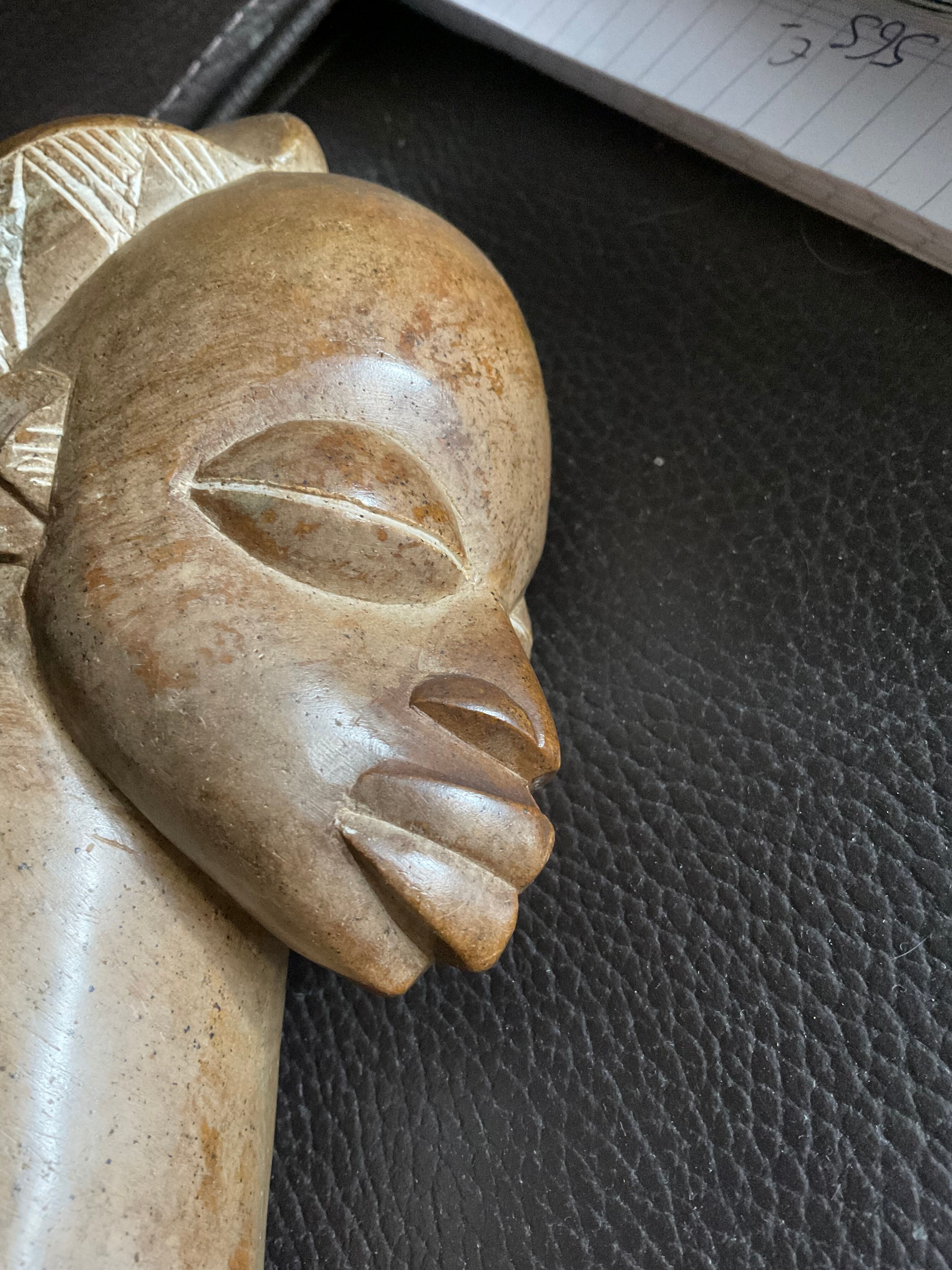Figurine m’bigou sculptée