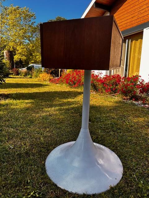 Vintage tulip foot bedside table