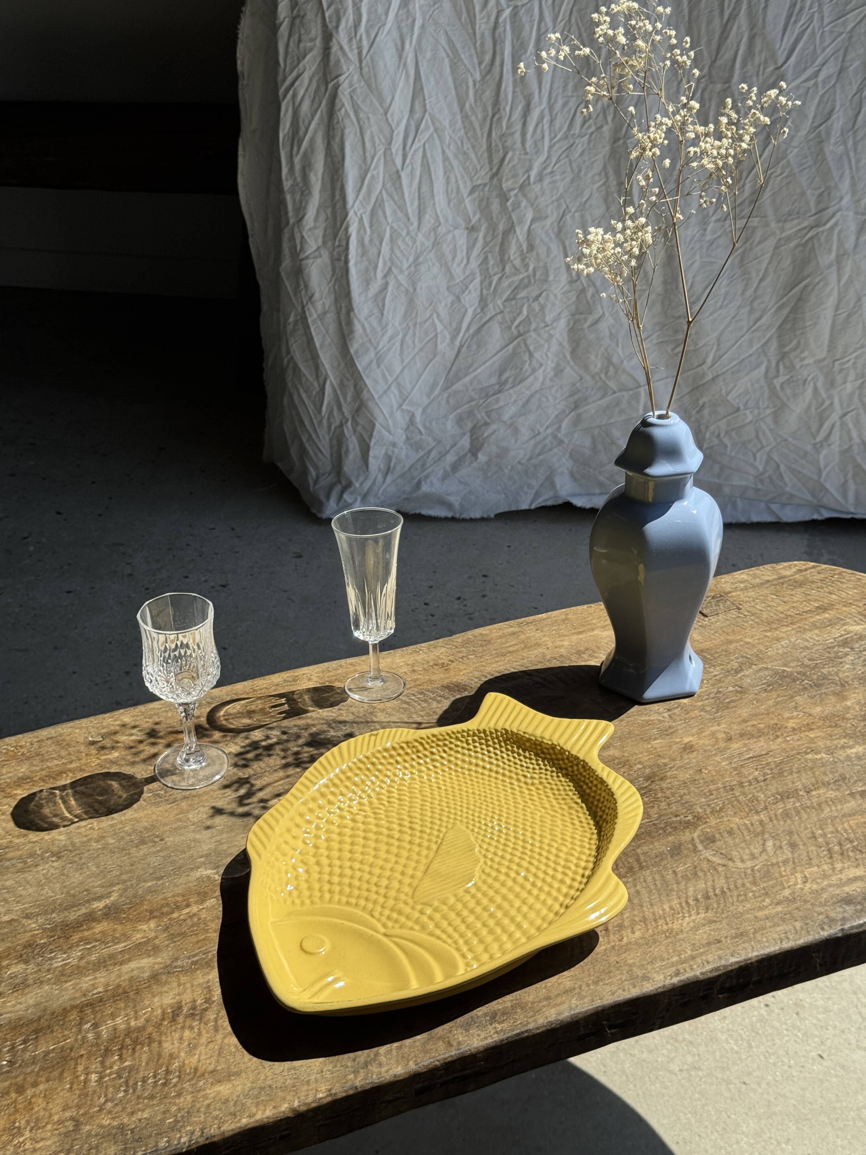 Yellow fish-shaped dish L38