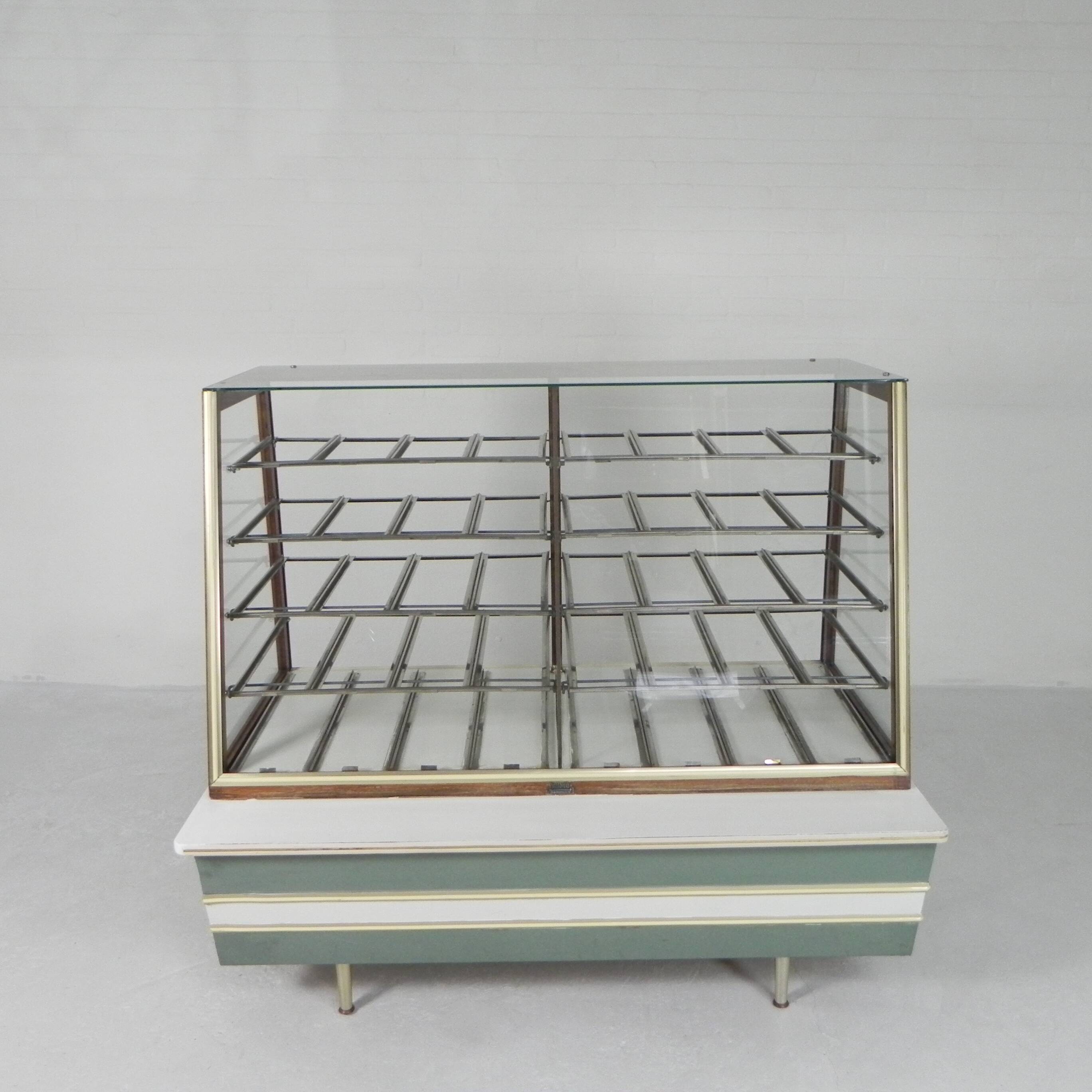 Bakery display case, Esme counter Groningen, 1950s