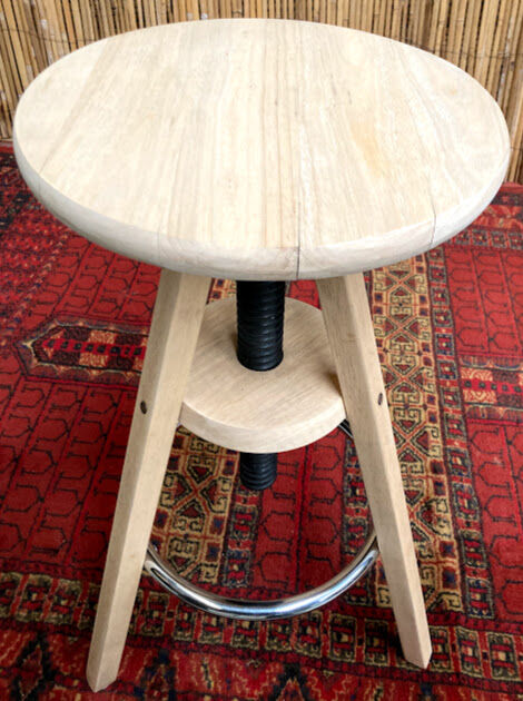 High screw tabout with a metal foot rest