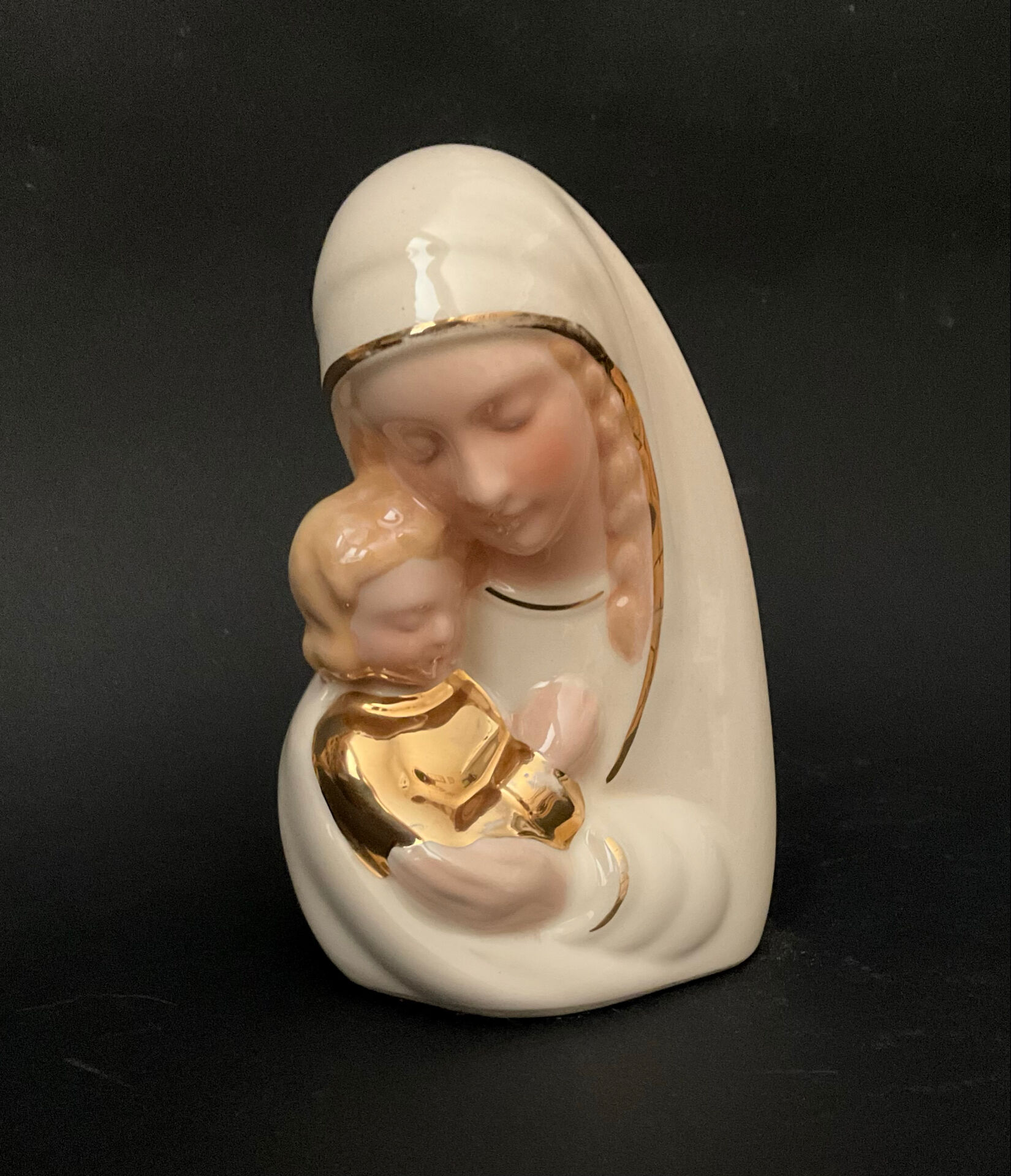 Virgin and Child in Italian glazed ceramic, 1950s-1970s.