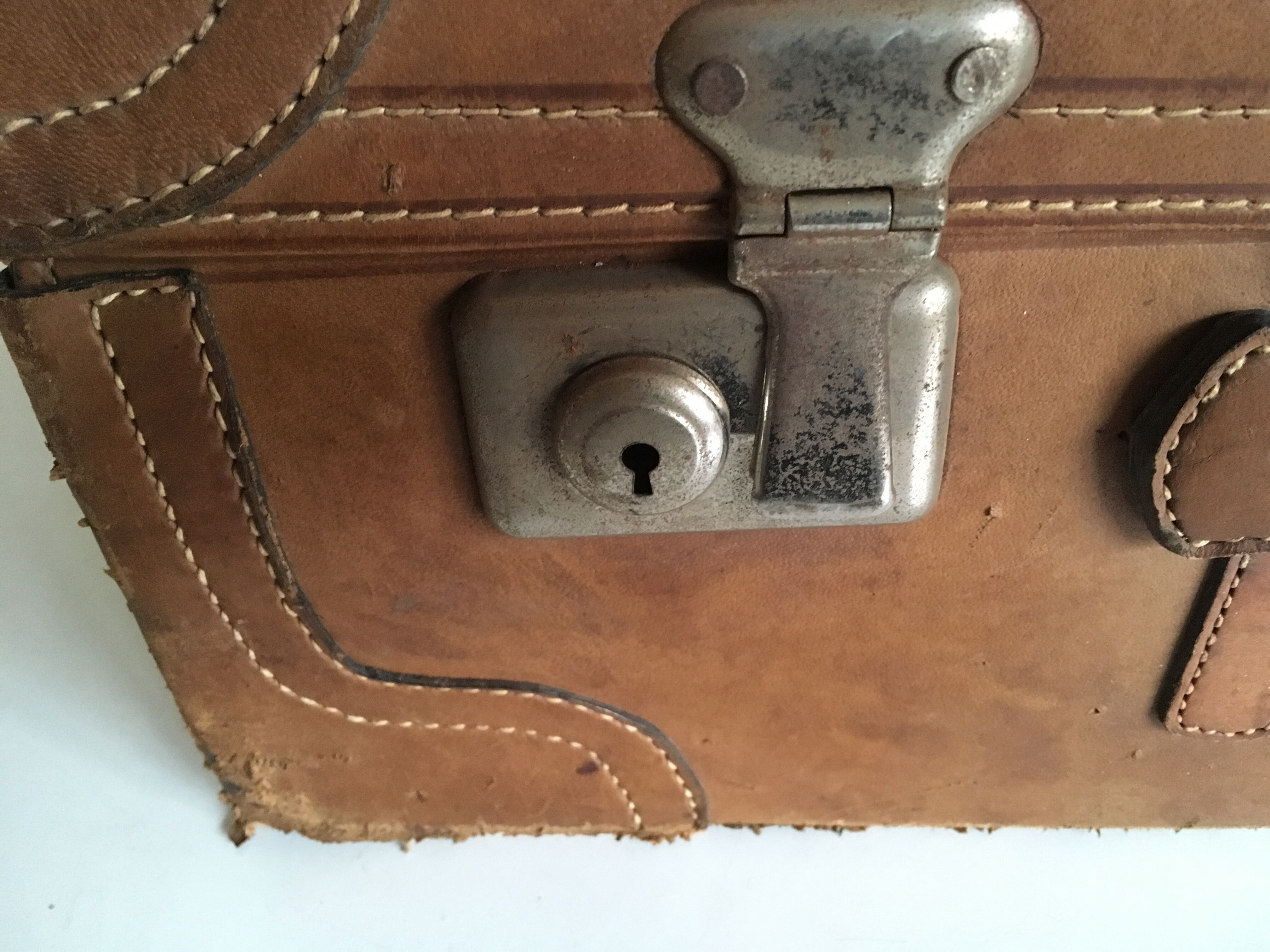 suitcase of leather with labels of palaces