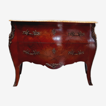 Commode galbée style Louis XV