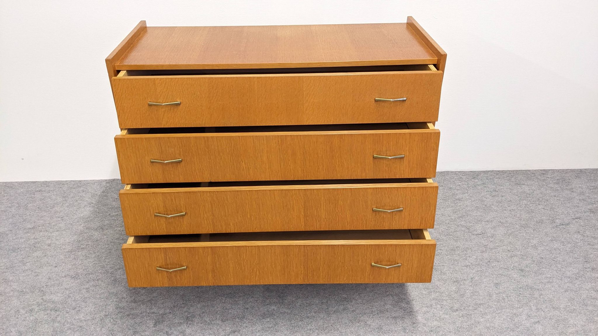 4-drawer chest of drawers in blond oak from the 50s/60s