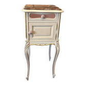 Table de chevet ancienne rénovée – style Louis XV, marbre rouge
