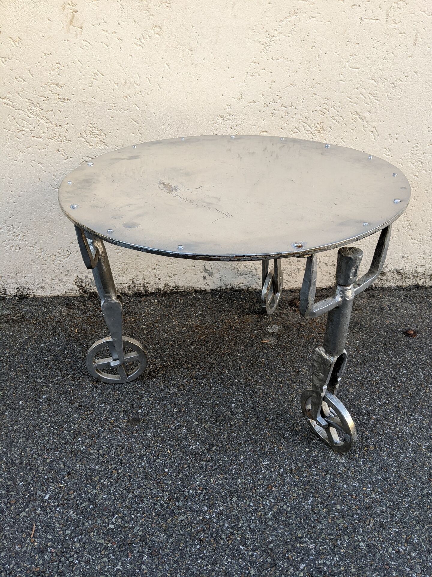 Table basse artisanale sur roulettes 1970 par Robert Evans