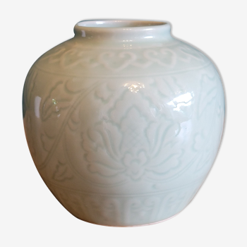 Small Chinese Asian pot vase in celadon