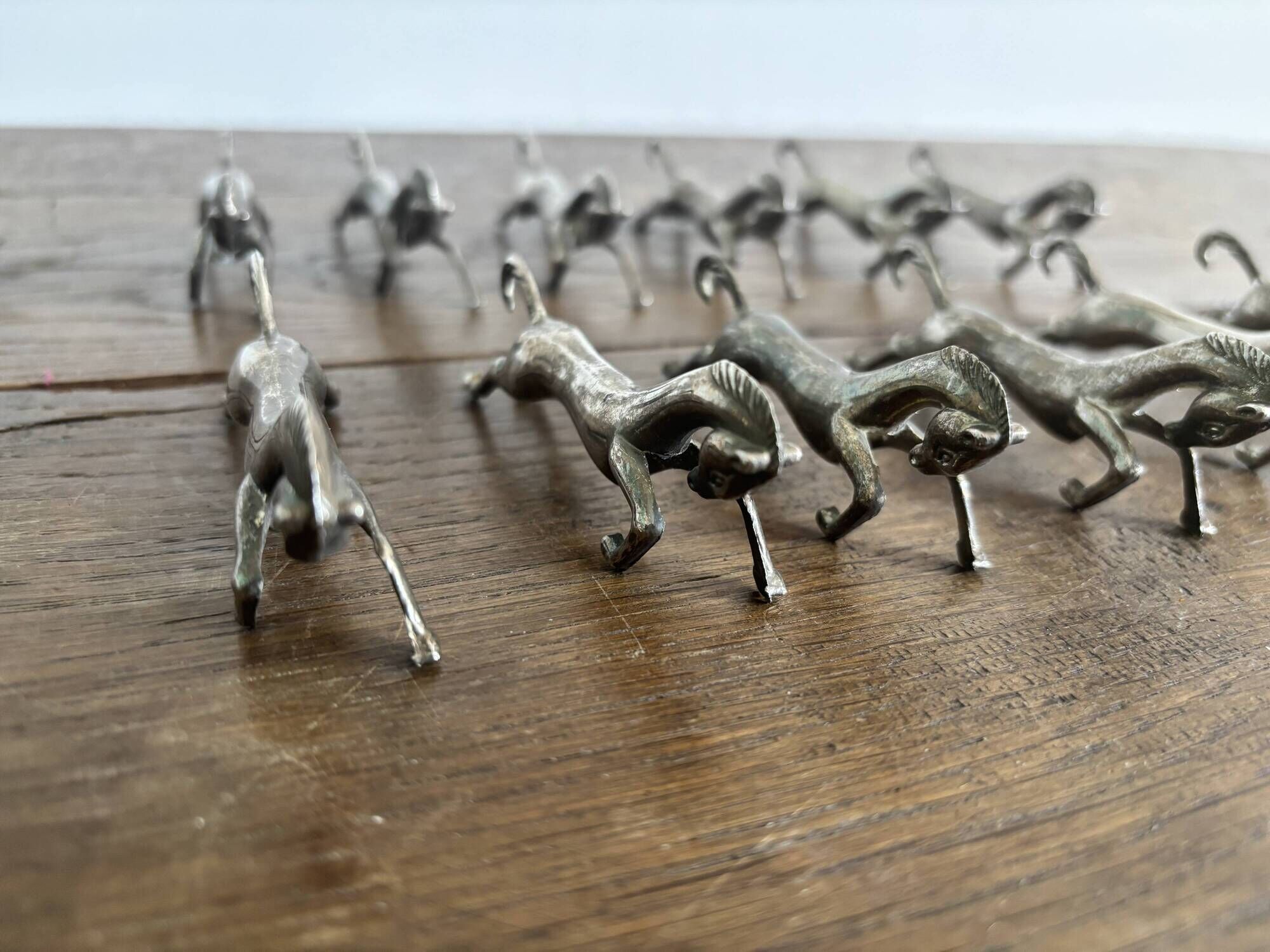 Set of 12 vintage horse galloping knife rests – Silver-plated metal