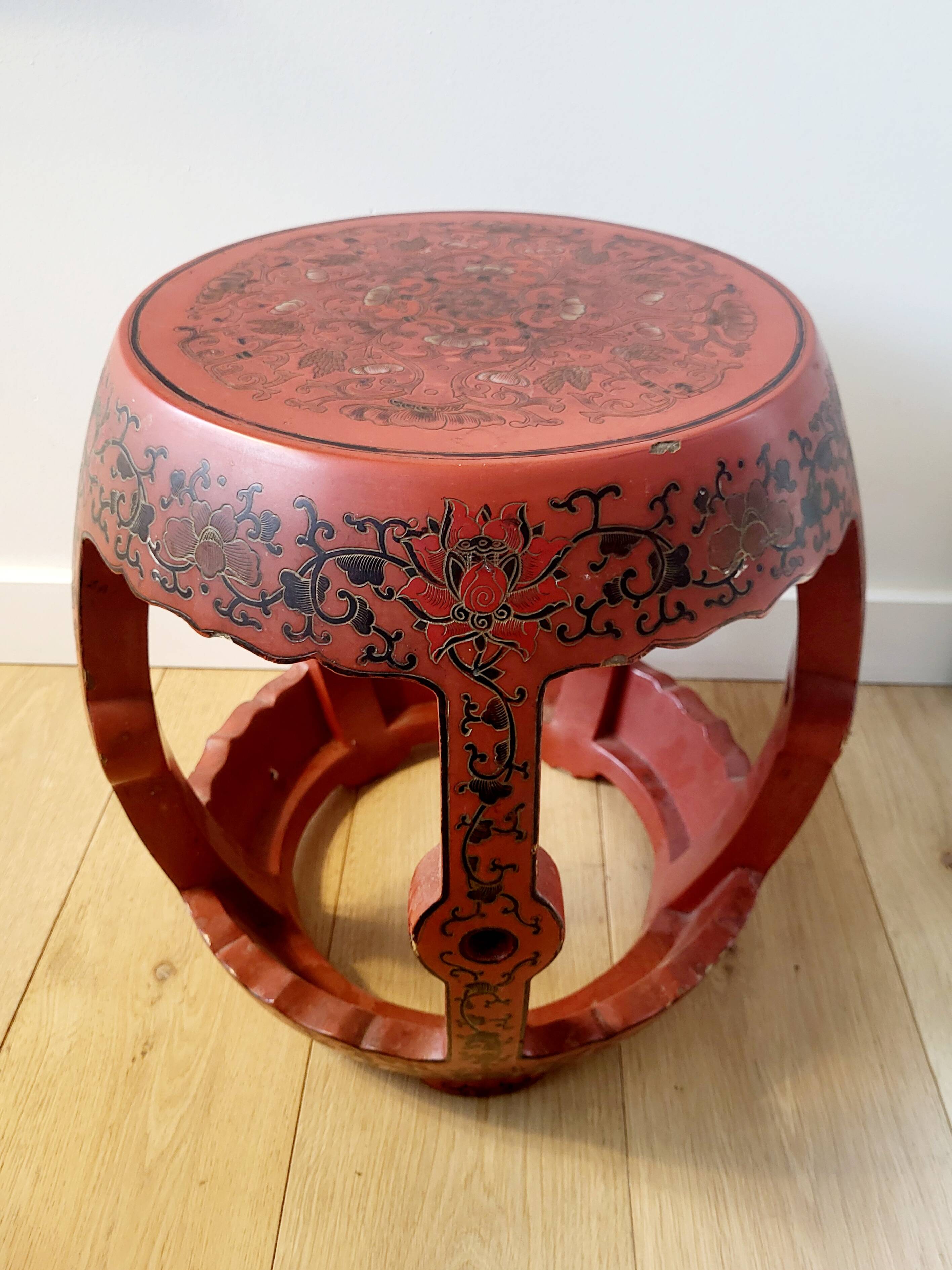 Tabouret, table d'appoint en bois laqué rouge, Chine