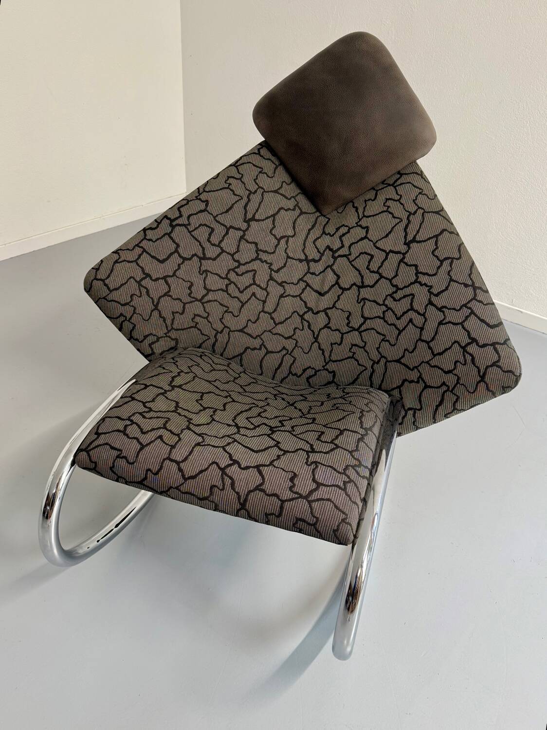 French design rocking chair in fabric and metal from the 70s/80s