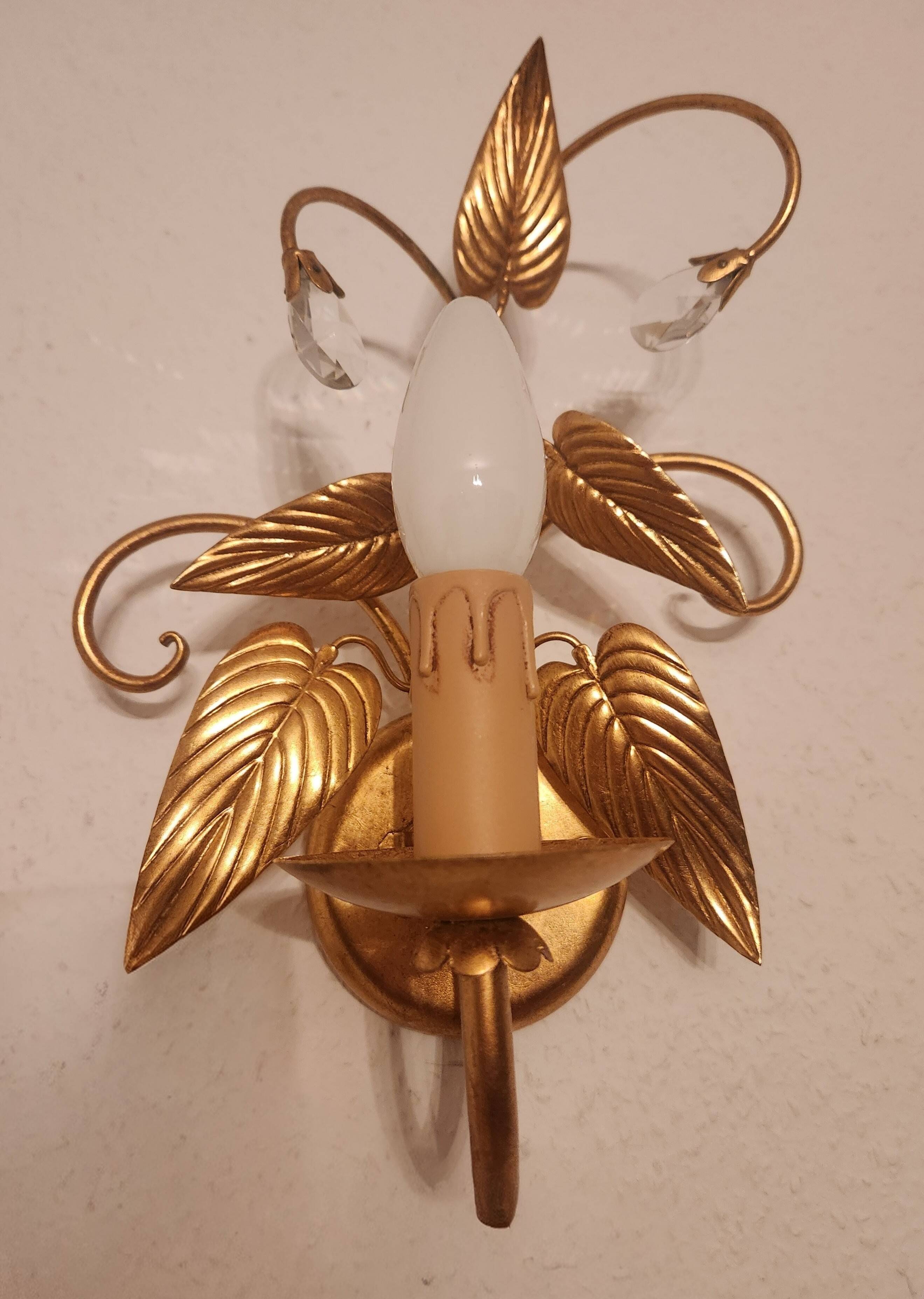 Shabby Wandlampe vergoldet Blattgold Kristallelemente Hollywood Regency 70s