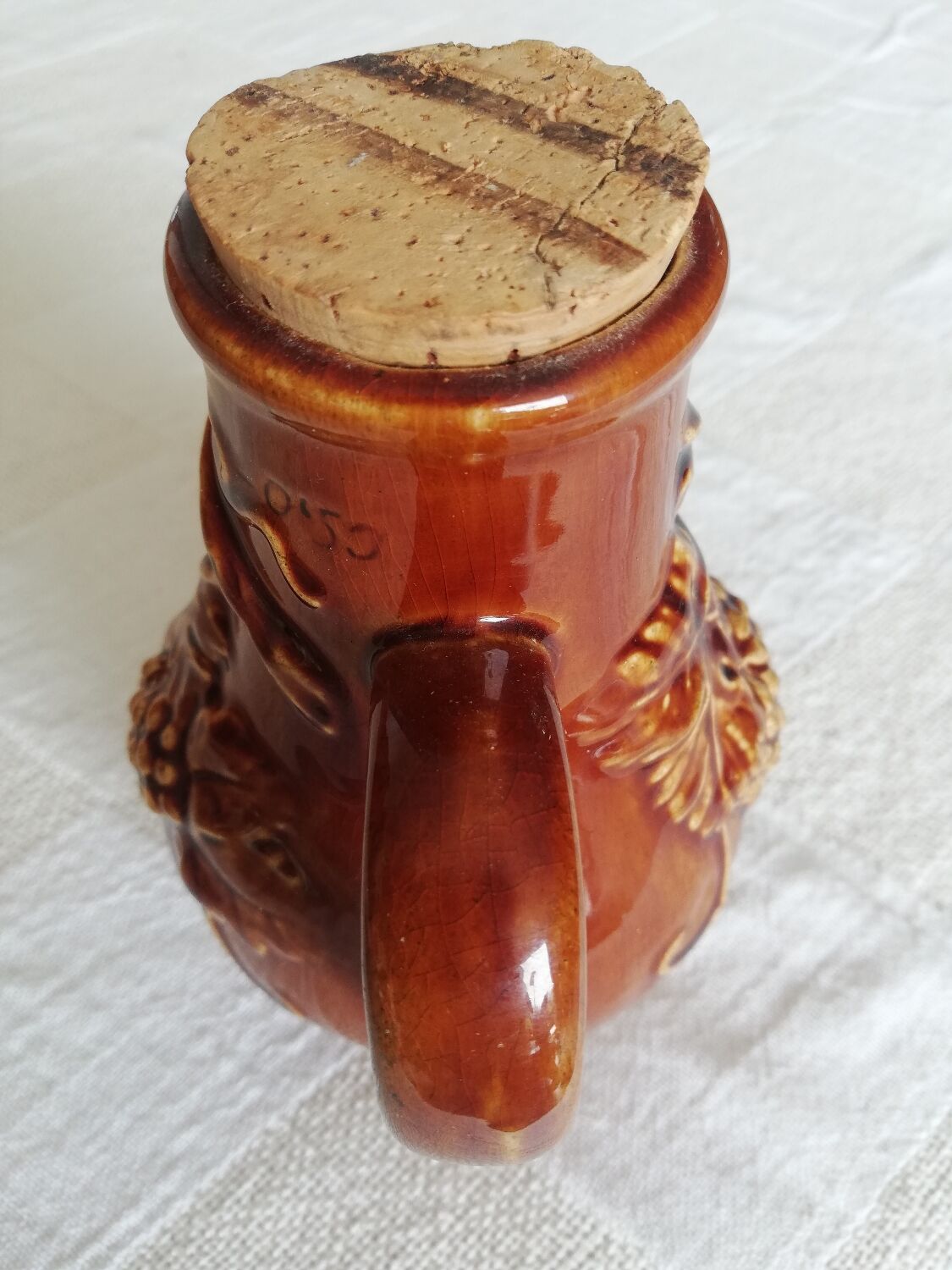 Wine pitcher grape bunch bornier Belgium with cork stopper