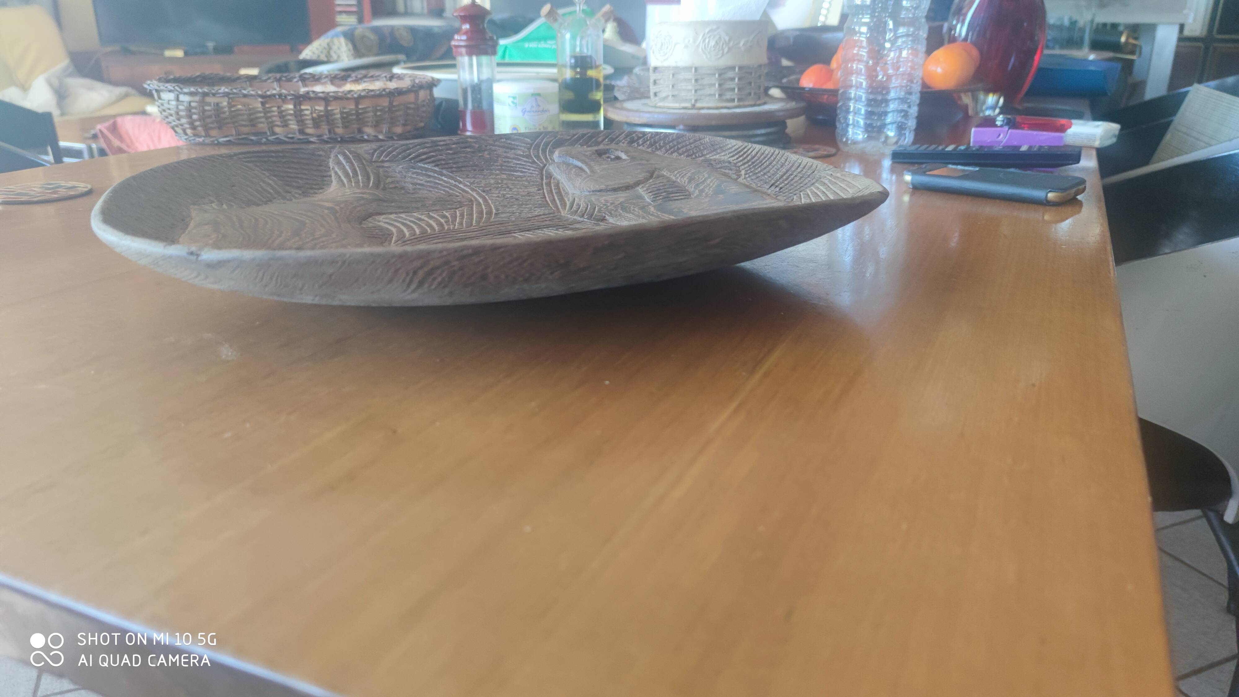 Wenge carved single-piece platter with fish decoration