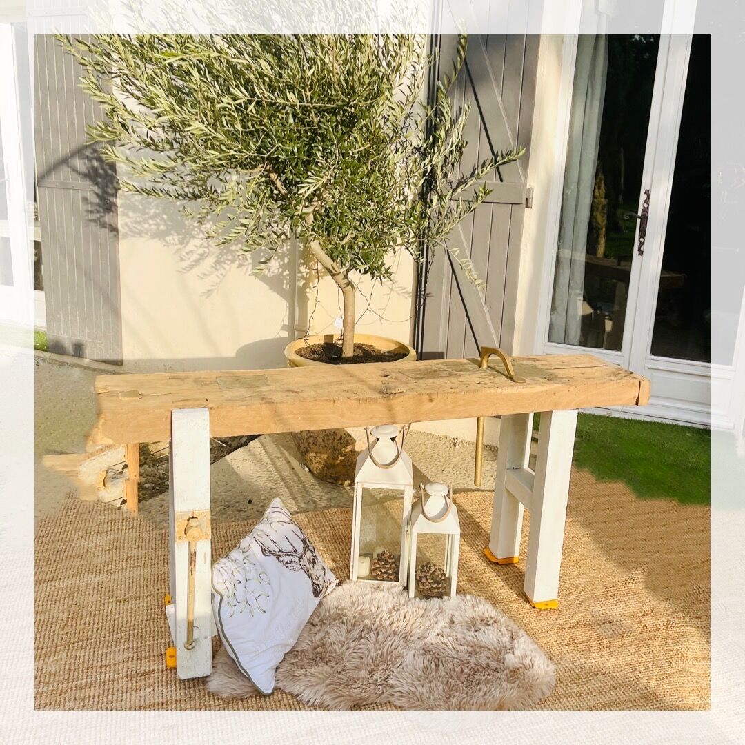 White and gold establishment