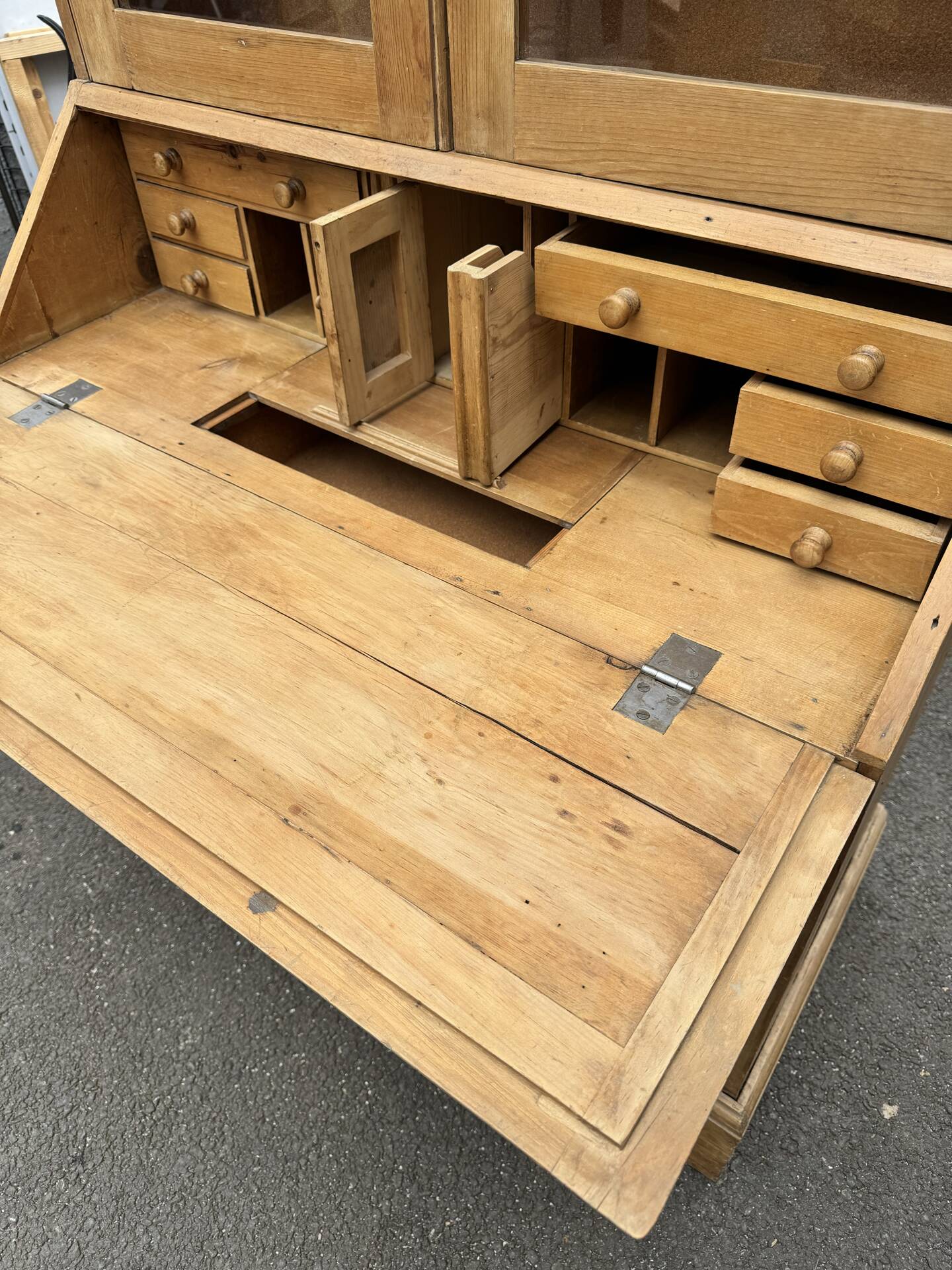 Showcase secretary with two bodies, English, in raw pine – around 1900