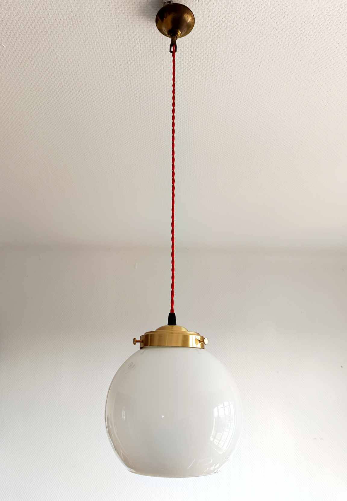 Suspension opaline vintage 1950