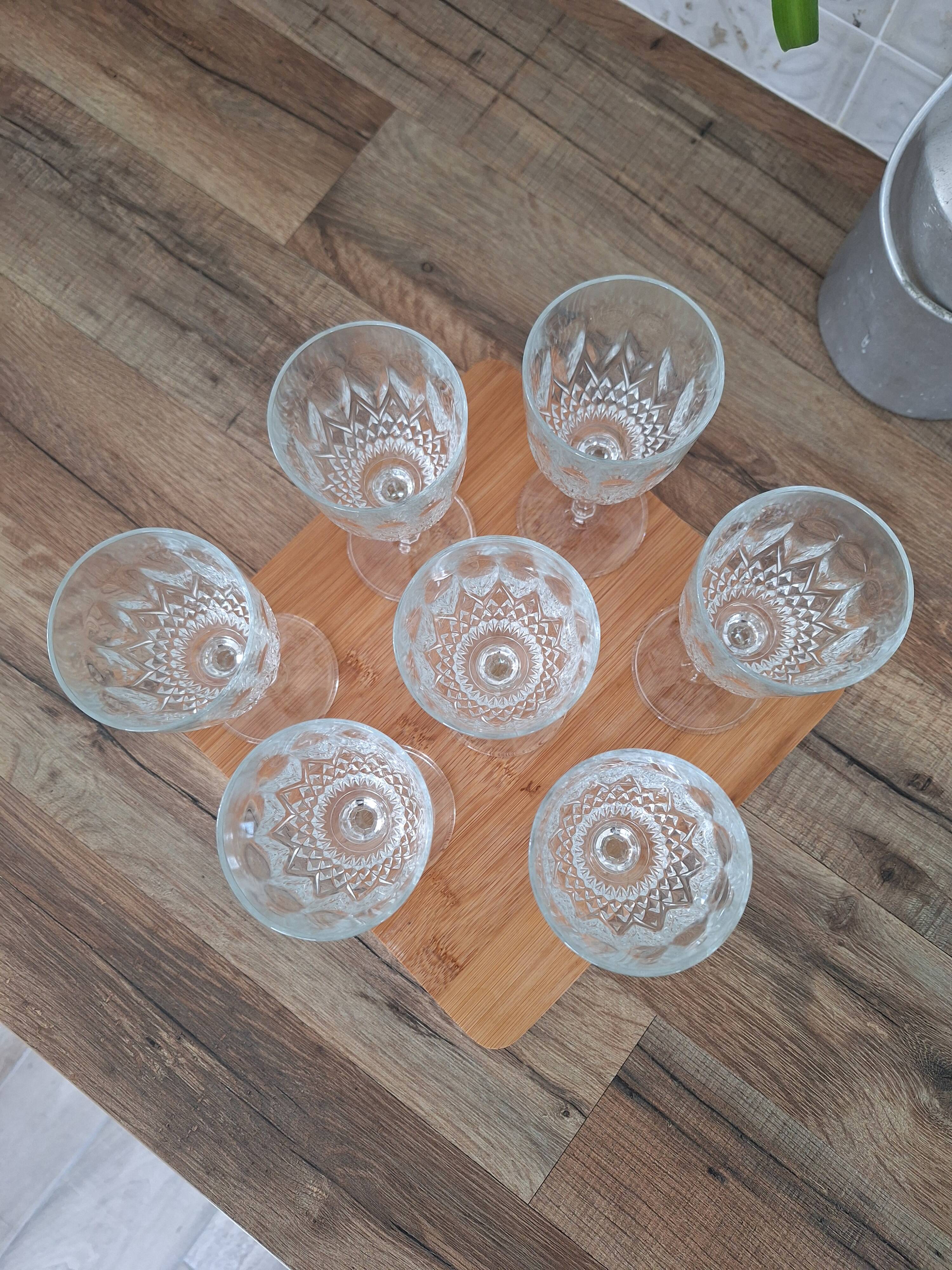 Verres à vin vintage en verre ciselé