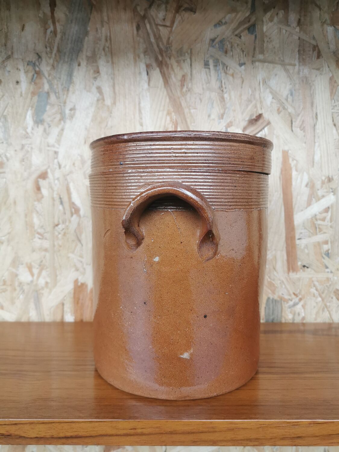 Glazed stoneware pot