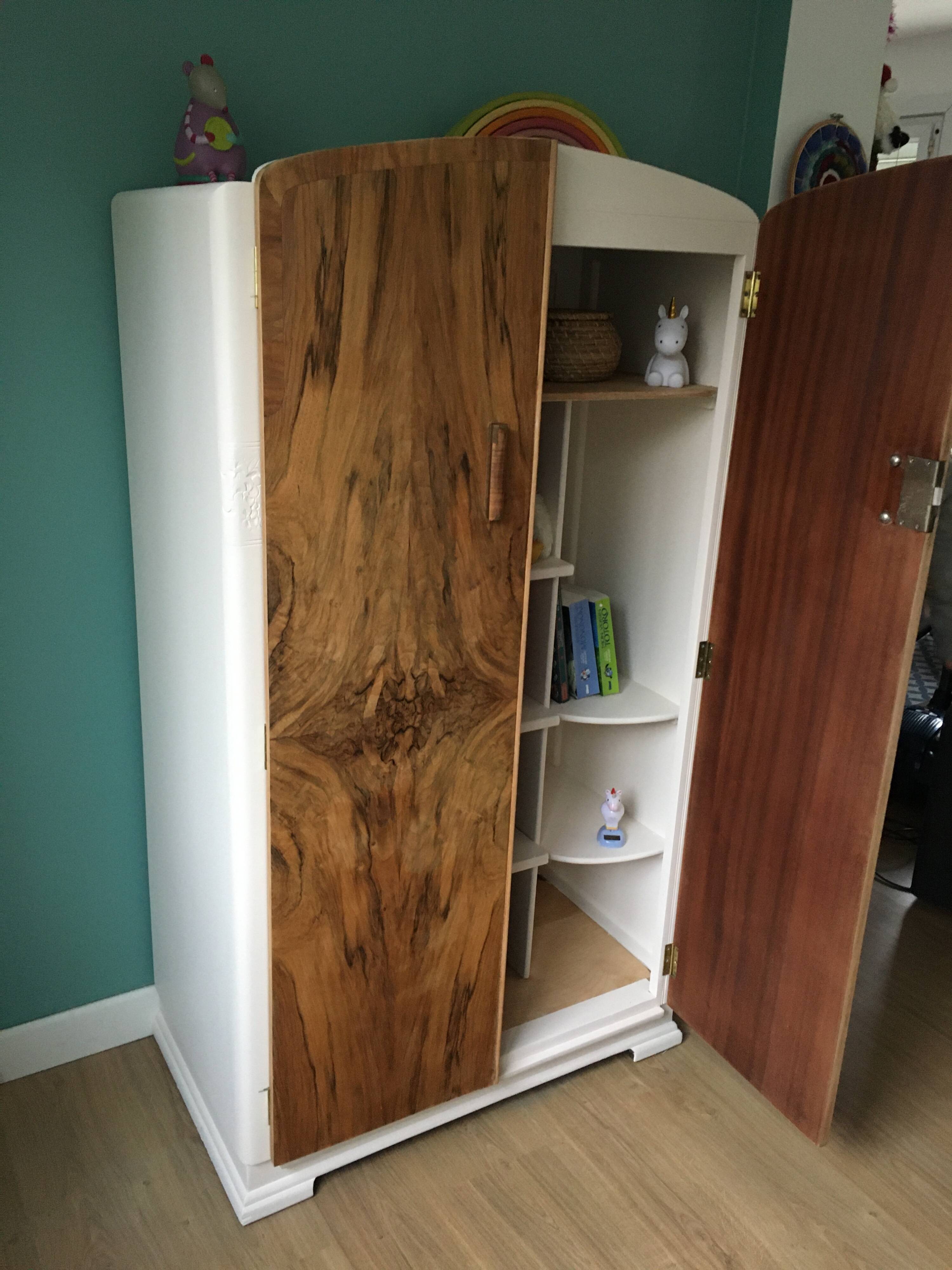 Small art deco cabinet from the 1930s in white burl wood