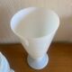 Vase et bonbonnière vintage en opaline blanche