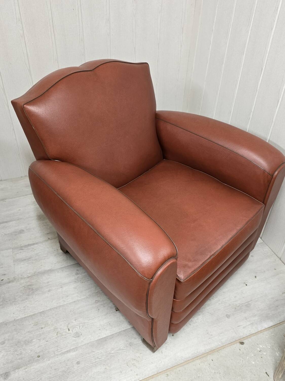Ergy club chair